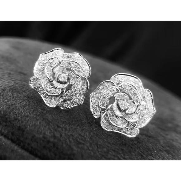 Silver Rhinestone Flower Stud Earrings Sterling plated - Picture 1 of 1
